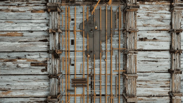 How Dead Load and Live Load Affect Deck Selection