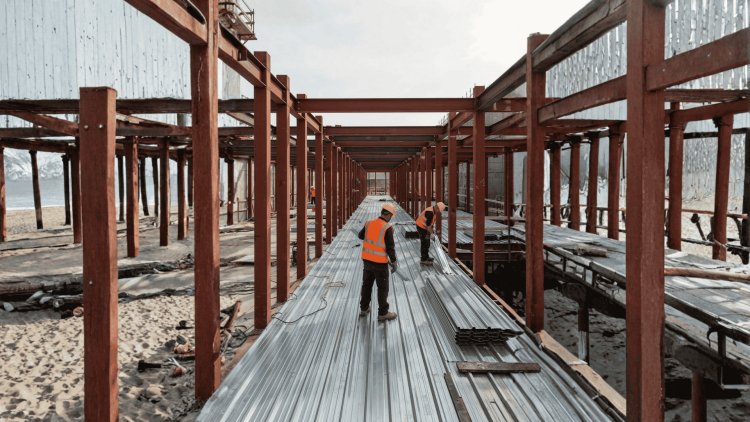 Composite Deck Detailing Around Column Lines