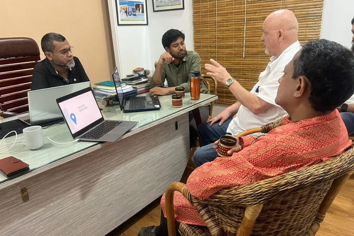 Frode Rødland leading an executive meeting at the CEO desk with global team members